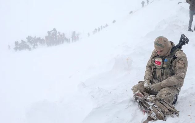 Van Bahçesaray'da meydana gelen çığ faciası sonrası ünlü isimleri derinden üzdü! - Resim: 3