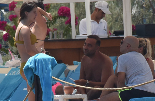 Denizde aşka geldiler! Fit vücuduyla yıllara meydan okudu - Resim: 2