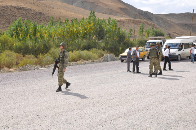 Askeri konvoya bombalı tuzak - Resim: 4