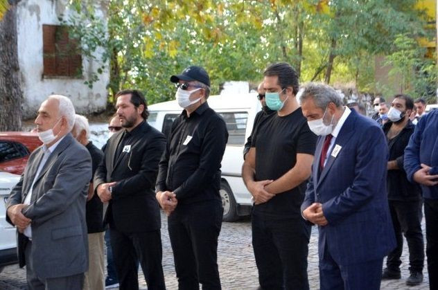 Yavuz Bingöl kardeşini kanserden kaybetti cenazede güçlükle ayakta kaldı - Resim: 2