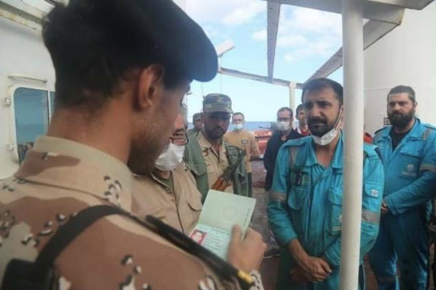 Darbeci Halife Hafter komutasındaki güçler, Türk gemisine el koydu - Resim: 0