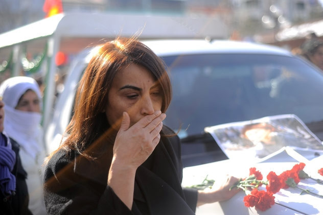 Sakine Cansız'ın cenazesinde ağlayan siyasetçi - Resim: 4