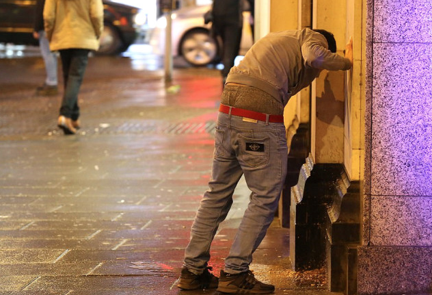 Yılbaşı partisinde eğlencenin dozu kaçtı! Skandal kareler - Resim: 3