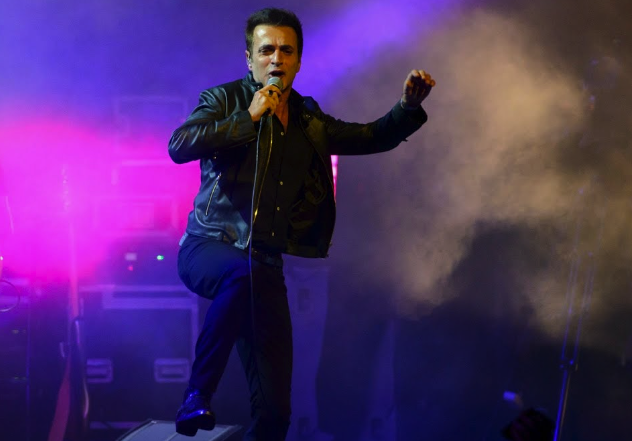 Teoman konserde herkesi şoka soktu! Bir anda kadın vokalin çıplak bacağına... - Resim: 4