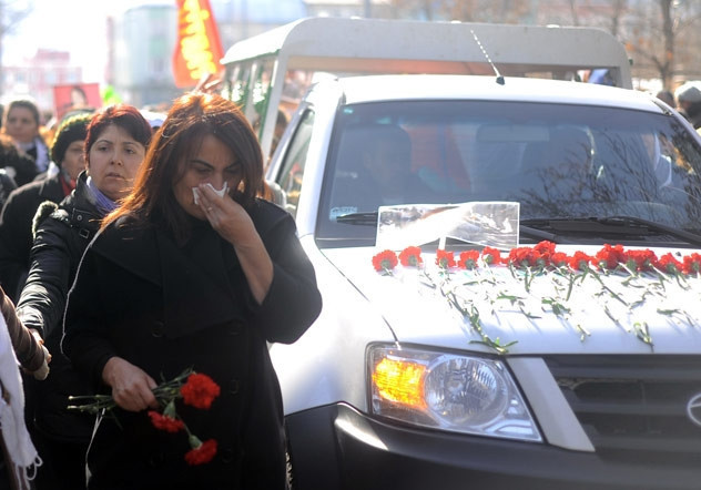 Sakine Cansız'ın cenazesinde ağlayan siyasetçi - Resim: 3