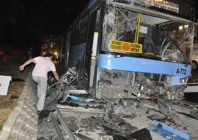 TIR E-5 Karayolu'nda dehşet saçtı - Resim: 3