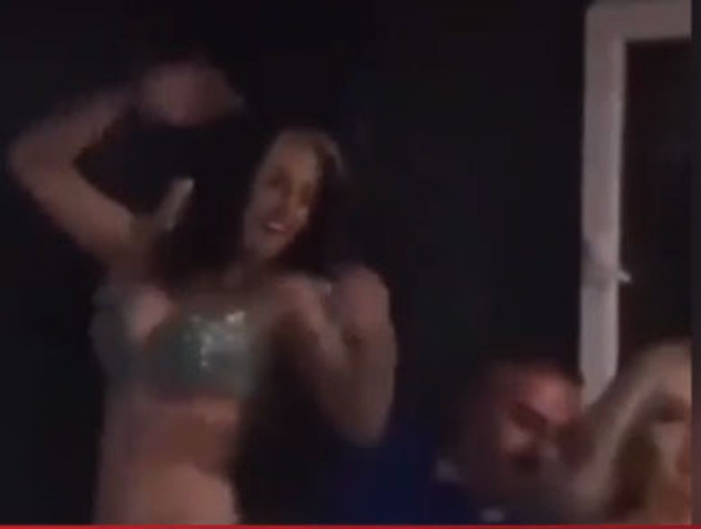 Dansözlü eğlence görüntüleri ortaya çıkmıştı! AK Partili başkan istifa etti - Resim: 0