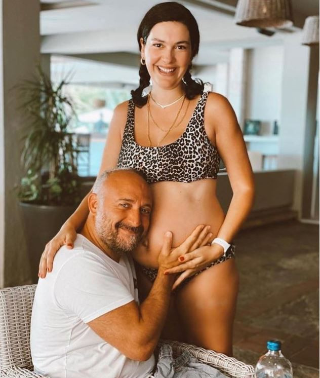 Bergüzar Korel resmen patladı! Instagram'dan seslendi: Çocuklarımı çekmeyin! - Resim: 1