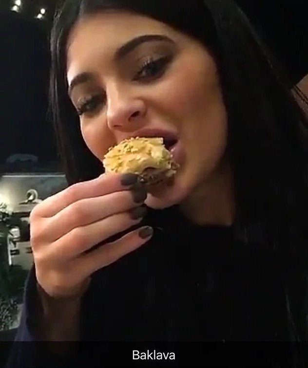 Kardashian'ın Snapchat'te öyle paylaşımları varki... - Resim: 2