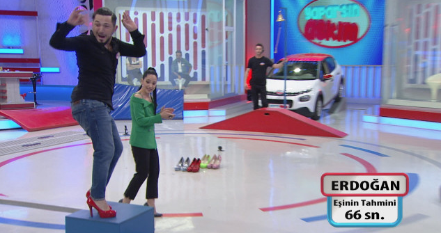 Fox TV Yaparsın Aşkım'da Türkiye bunu da gördü İlker Ayrık'a yaklaşıp... - Resim: 1