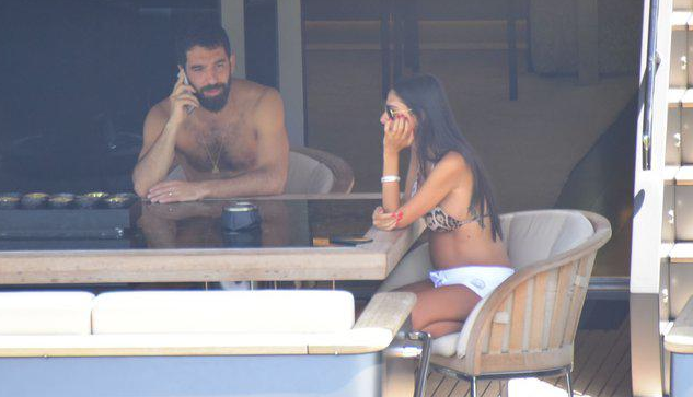 Tatili zehir oldu! Arda Turan'ın keyfini kaçıran telefon - Resim: 3