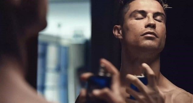 Cristiano Ronaldo'nun leopar desenli sabahlığıyla yeni reklamı olay - Resim: 4