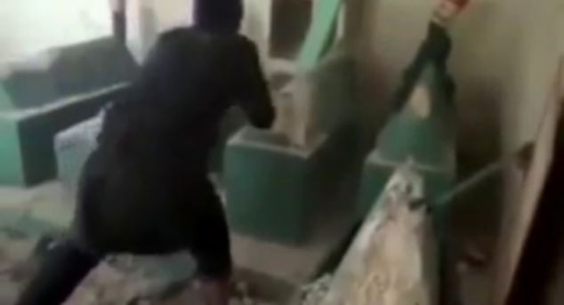 IŞİD Peygamber'in mezarına saldırdı - Resim: 1