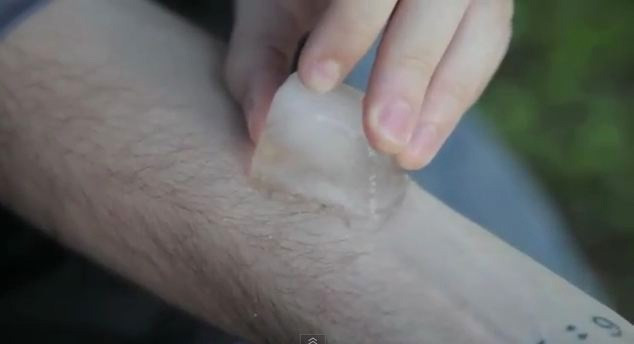 Bu nasıl akım! Vücutlarını delik deşik ediyorlar tuz ve buz... - Resim: 3