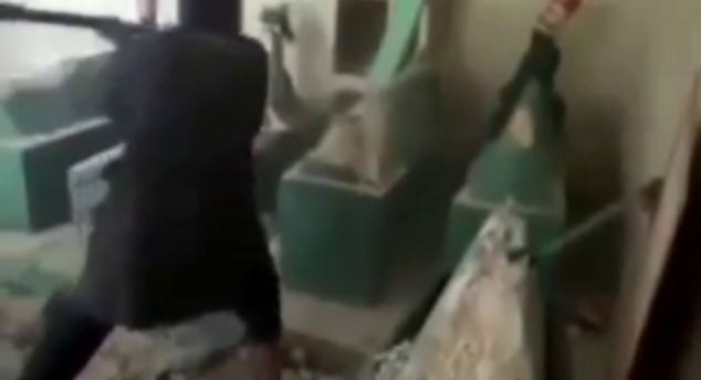 IŞİD Peygamber'in mezarına saldırdı - Resim: 4