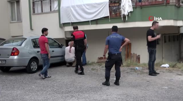 Antalya'da korku dolu anlar! Bunalıma giren genç kafasına silah dayadı sebebi ise... - Resim: 1