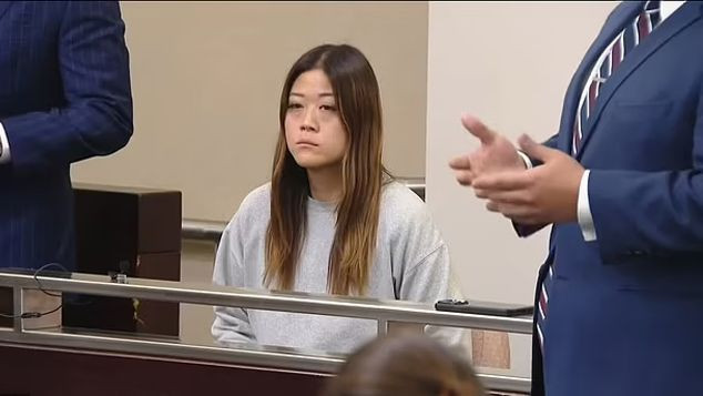 Yılın öğretmeni sapık çıktı! 12yaşındaki iki öğrencisiyle yasak aşk yaşamış! Müstehcen fotoğraflar oraya çıktı - Resim: 4