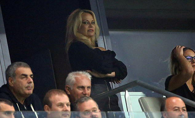 'Bir erkek bana yetmez' demişti! Pamela'dan sevgilisine yakın markaj - Resim: 2