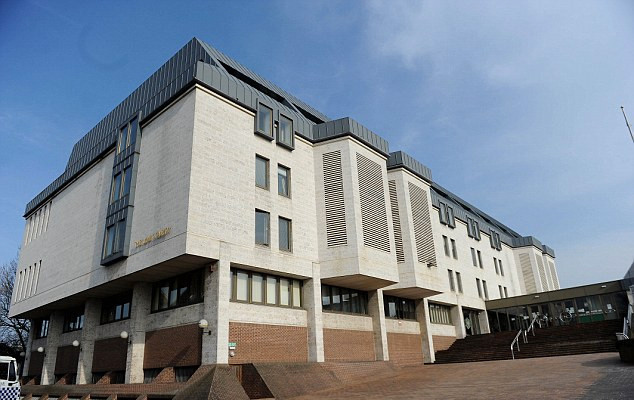 62 yaşındaki sapığın dolabından çıkanlar korkunç çocuk... - Resim: 4