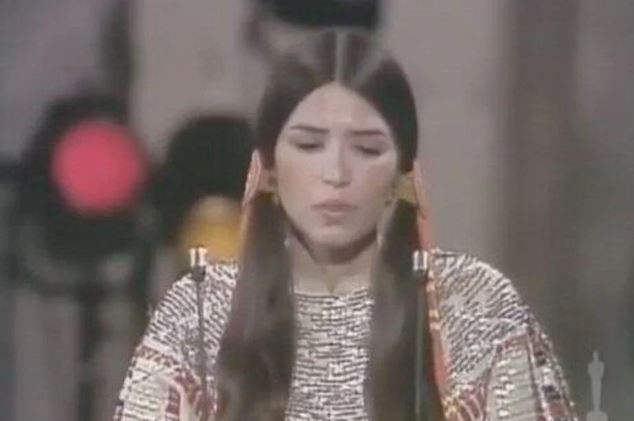 Marlon Brando yerine sahneye çıkıp Oscar'ı reddetmişti! 50 yıl sonra gelen özrü kabul etti - Resim: 0