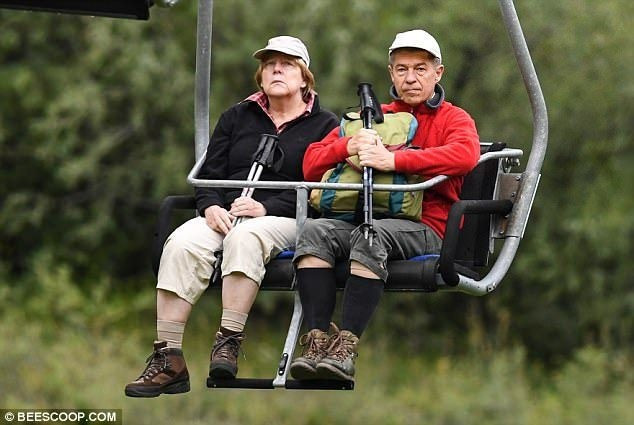 Angela Merkel'in tatil fotoğrafındaki ilginç detay - Resim: 1