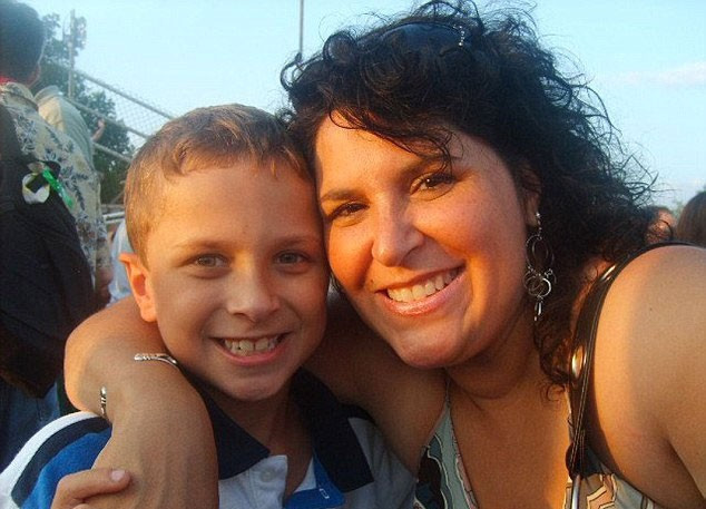 Vücudu taşlaşıyor heykele dönüşüyor inanılmaz! - Resim: 4