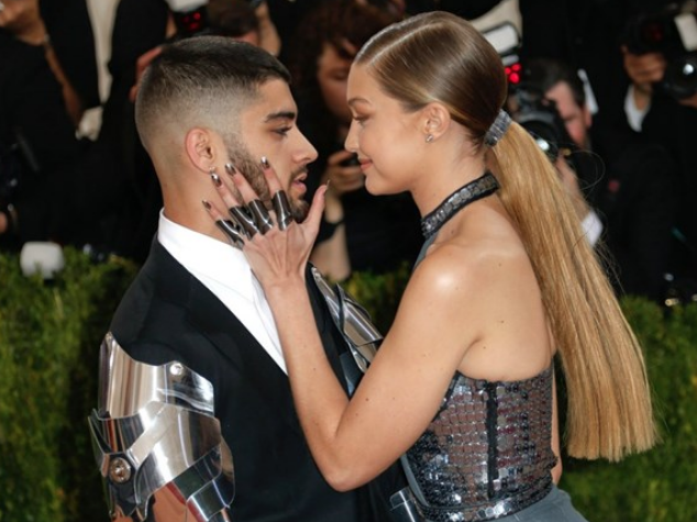 Dünya bu ayrılığı konuşurken dövmesi yüzünden rezil oldu!  - Resim: 4