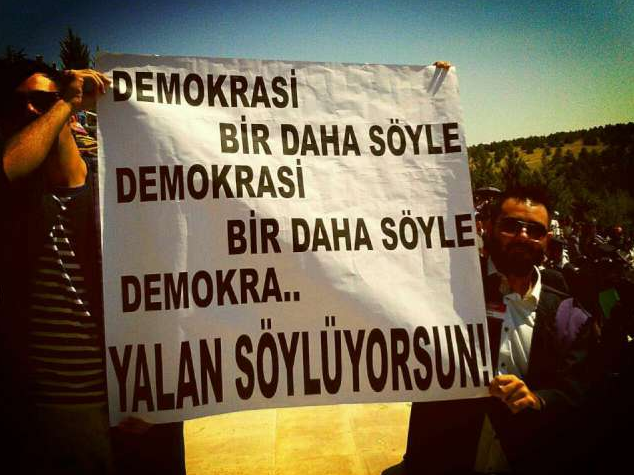 Mezuniyet töreninde direndiler - Resim: 3