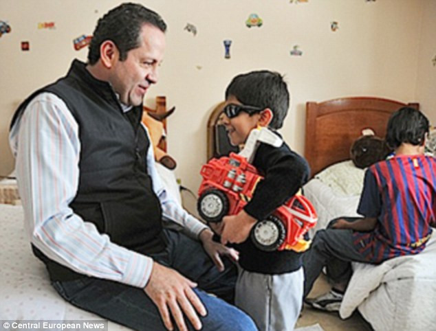 5 yaşındaki oğlunun gözlerini oydu - Resim: 4