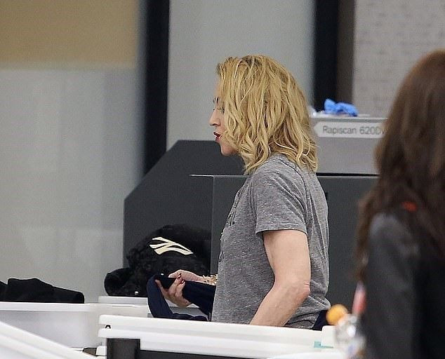 Dünya starı Madonna burka giyip havaalanına böyle geldi - Resim: 3