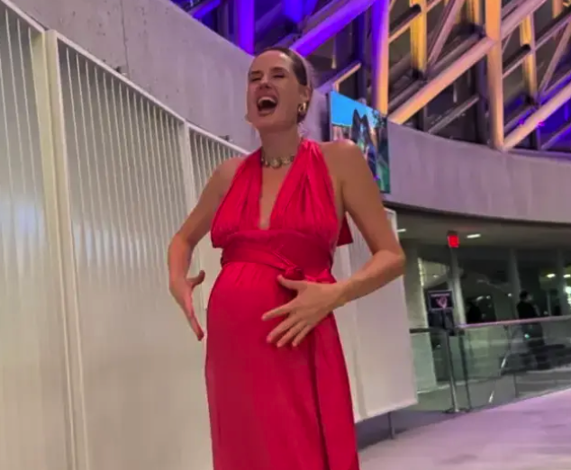 Wilma Elles 4. kez anne oldu! Çocuğuna koyduğu isim şaşırttı - Resim: 3