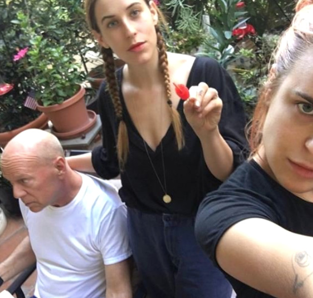 Ünlü oyuncunun kızı Instagram'da çırılçıplak soyundu olay yarattı - Resim: 3