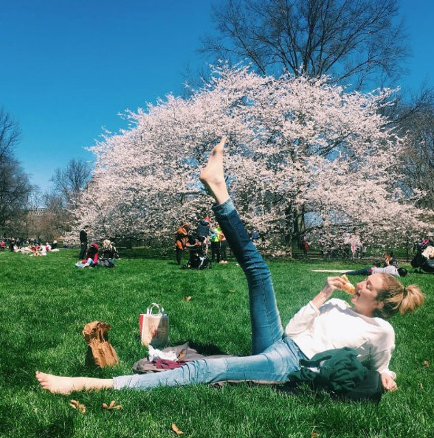 Bacaklarını gören dönüp bir daha bakıyor! Boyu bir insan kadar - Resim: 2