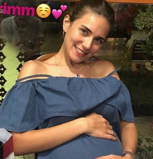 Buse Varol hakkında iddiaların ardı arkası kesilmiyor bebek evlilik dışı mı? - Resim: 2
