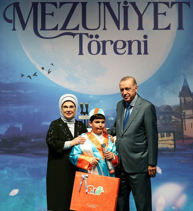 Cumhurbaşkanı Erdoğan, torununun mezuniyet törenine katıldı - Resim: 0