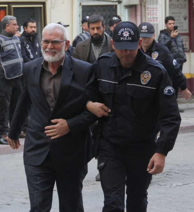 Alpaslan Kuytul’un gözaltı fotoğrafları kelepçe takıldı mı - Resim: 3