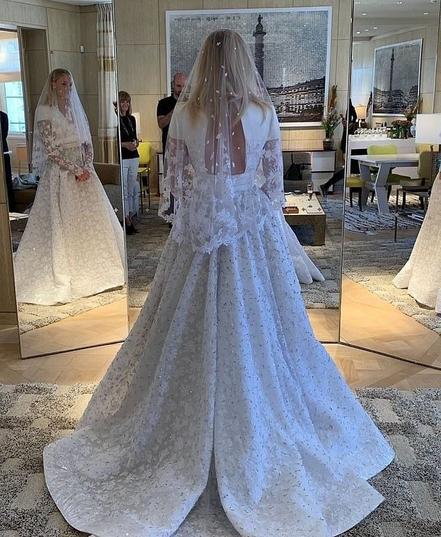 Game of Thrones'un genç yıldızı Sophie Turner dünyaevine girdi! - Resim: 3