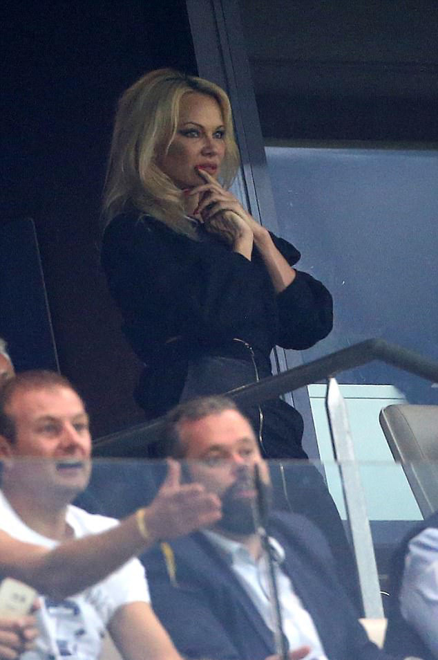 'Bir erkek bana yetmez' demişti! Pamela'dan sevgilisine yakın markaj - Resim: 3