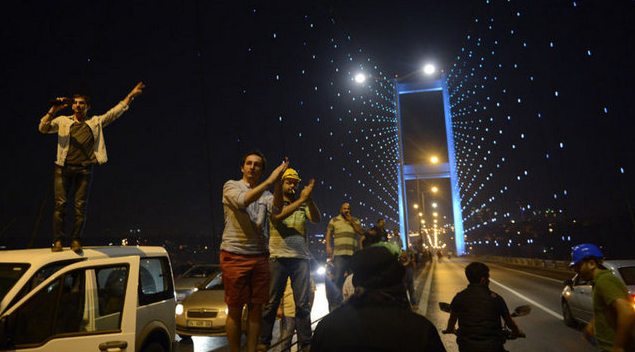 Boğaz Köprüsü'nü aştılar... - Resim: 2