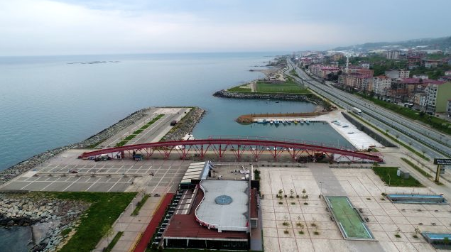 Altından su geçmeyen köprü! Eleştirince belediye başkanı harekete geçti - Resim: 0