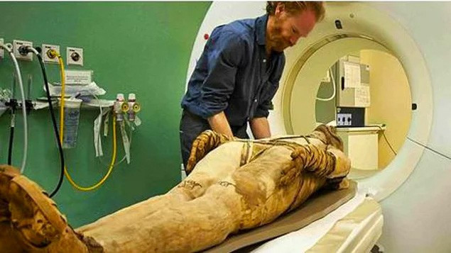 Türk kadın mumyasının ayakkabısı marka mı? Dünya konuşuyor - Resim: 4