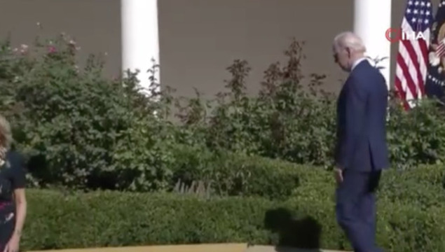 Joe Biden, bu kez de kürsüde yolunu şaşırdı - Resim: 0