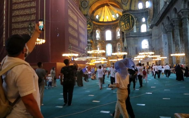 Ayasofya'ya bu kişiler artık giriş yapamayacak! Standlar kuruldu - Resim: 3