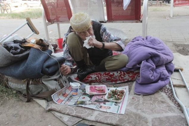 Parkta yaşıyordu hesabından servet çıktı - Resim: 4
