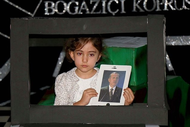 Anaokulunda 15 Temmuz tiyatrosu! Tankın önüne yatıp namaz kıldılar - Resim: 2