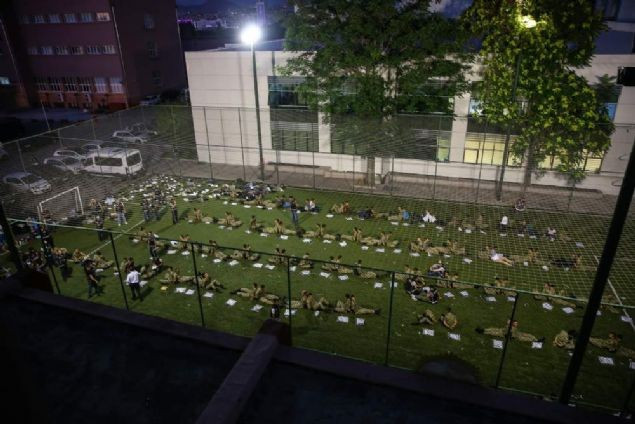 Muhafız Alayı böyle gözaltına alındı - Resim: 4