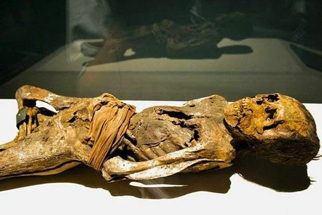 Türk kadın mumyasının ayakkabısı marka mı? Dünya konuşuyor - Resim: 3