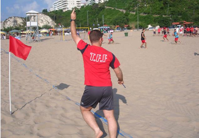 Türk plaj futbolu hakemlerine FIFA'dan görev! Yunanistan'a gidiyorlar - Resim: 0