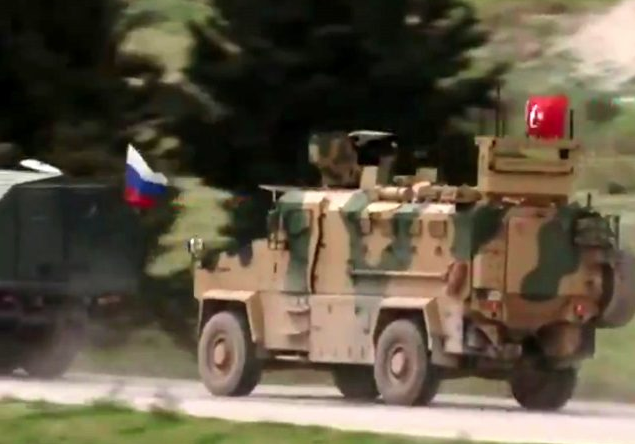 Ateşkes sonrası İdlib'den ilk görüntüler! Türk ve Rus askerinden ortak devriye - Resim: 0