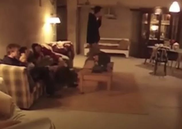 AVM'nin içine gizli bir daire yaptı ve yıllarca yaşadı! Tuvaleti gelince de... - Resim: 3